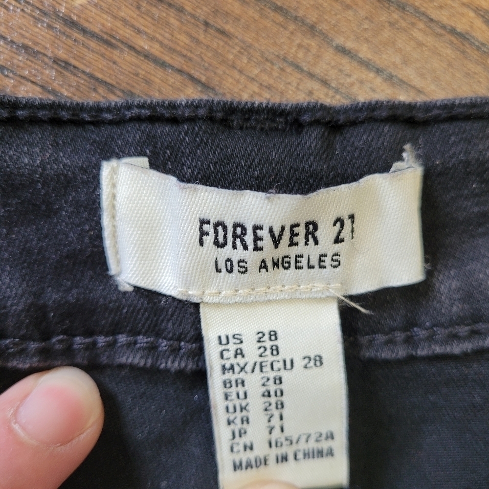 Forever 21 Black Raw Hem High Rise Jean Shorts Size Women's 28 - Picture 6 of 7